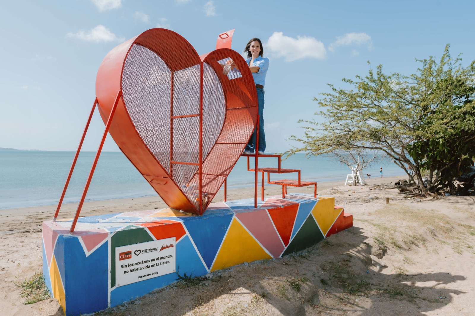 Un corazón recolector para limpiar playa Veracruz