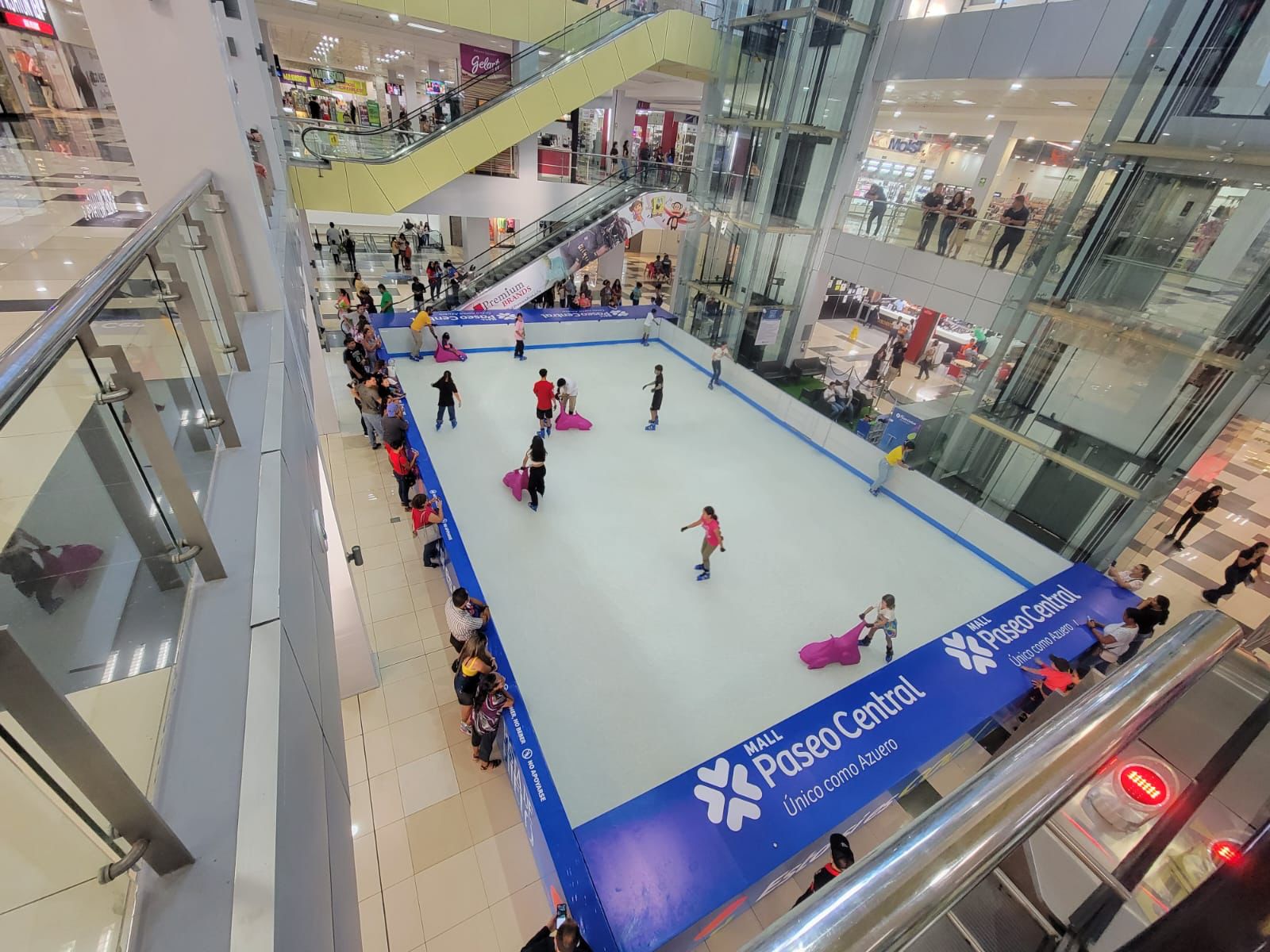 POR PRIMERA VEZ EN AZUERO UNA PISTA DE PATINAJE SOBRE HIELO REAL 