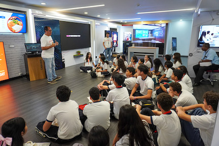 Fomentando el Futuro: Estudiantes del Colegio San Agustín exploran el mundo STEAM en LG Panamá