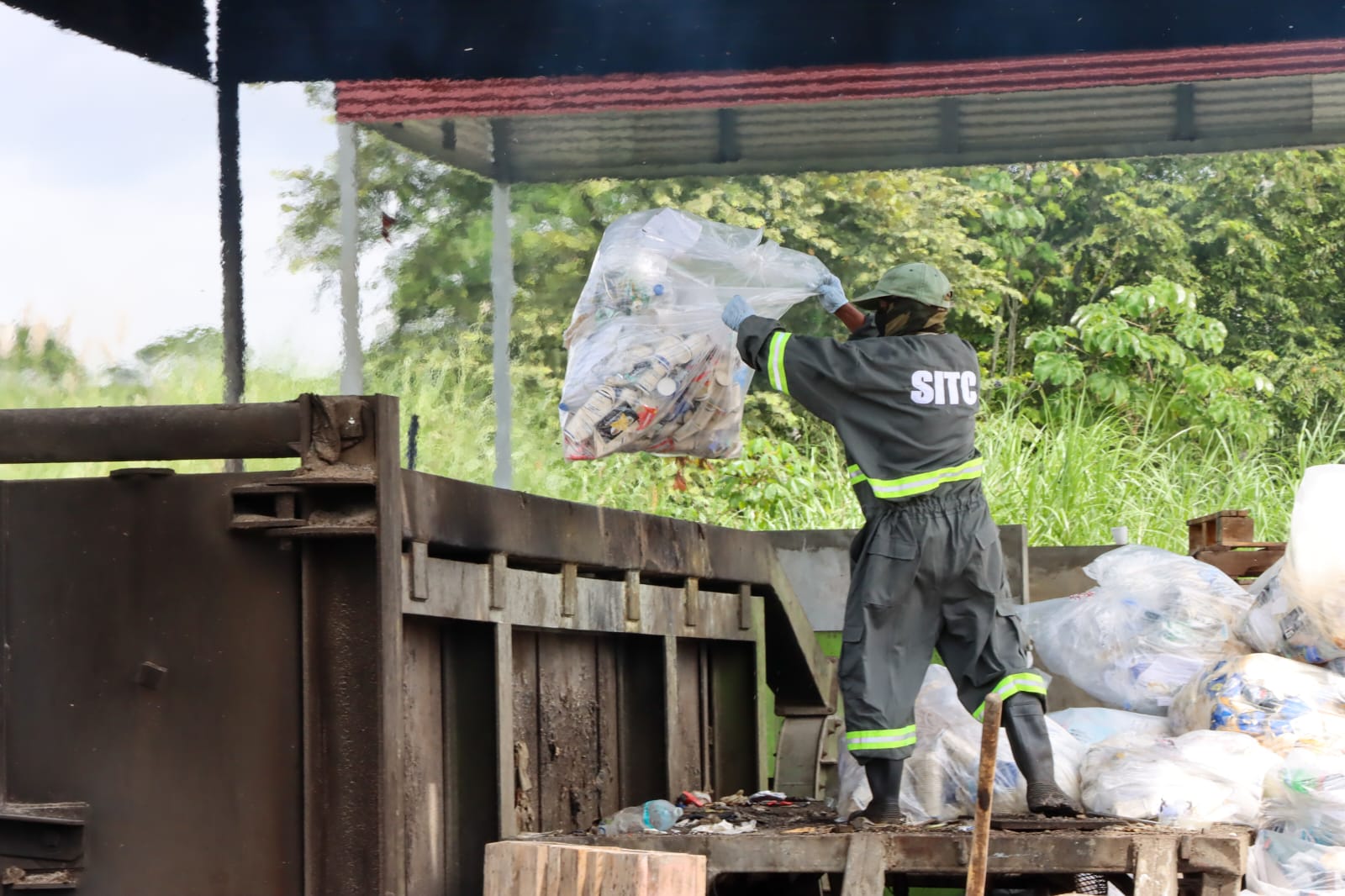 MiAMBIENTE suspende operaciones del quemador de desechos en el Aeropuerto Internacional de Tocumen por humo tóxico y daño ambiental