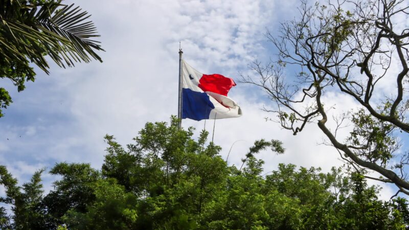 Empresas interesadas en la construcción del Asta de la Bandera en el Cerro Ancón realizan visita de campo