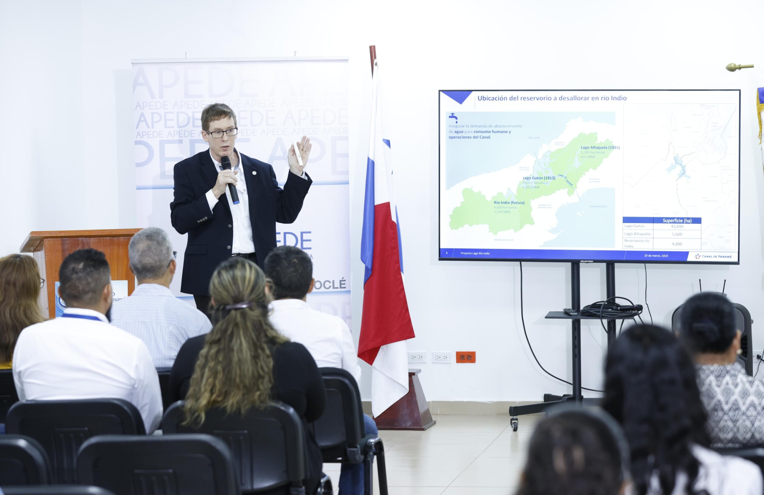 Canal de Panamá presenta avances del proyecto del lago de río Indio ante empresarios y universitarios coclesanos