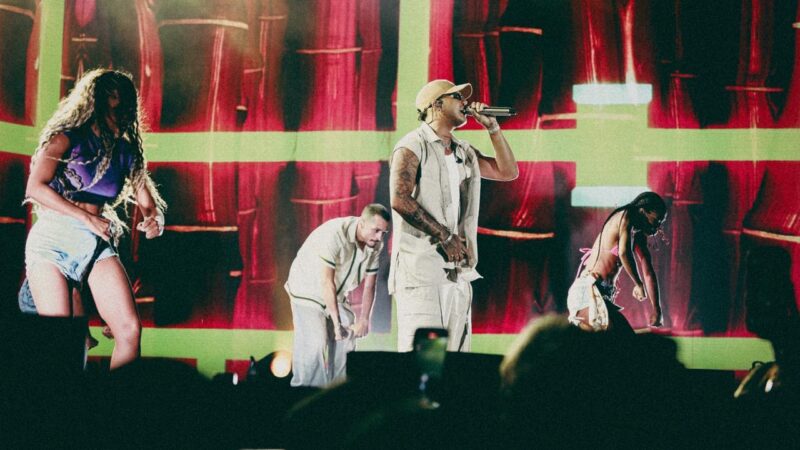 BOZA SE CONSAGRA EN PUERTO RICO GANANDO CON “ORIÓN” COMO CANCIÓN AFROBEAT EN LOS PREMIOS TU MÚSICA URBANO JUNTO A ELENA ROSE