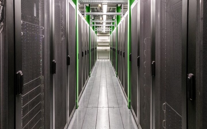 3 estrategias para el desarrollo responsable de centros de datos: enfriamiento y eficiencia energética hacia el futuro