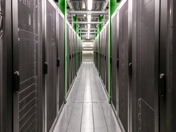 3 estrategias para el desarrollo responsable de centros de datos: enfriamiento y eficiencia energética hacia el futuro