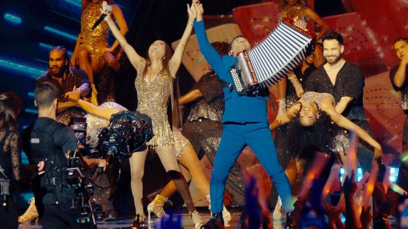 SAMY Y SANDRA SANDOVAL HACEN HISTORIA EN LOS PREMIOS JUVENTUD